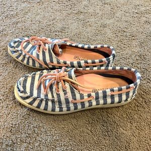 Used blue white pink stripped sperrys